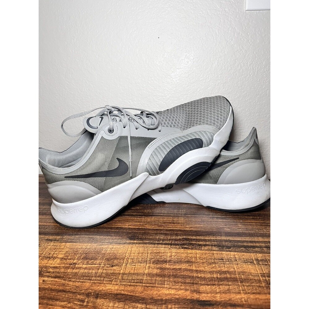 Nike Men's Gray and White Athletic Running Shoes
